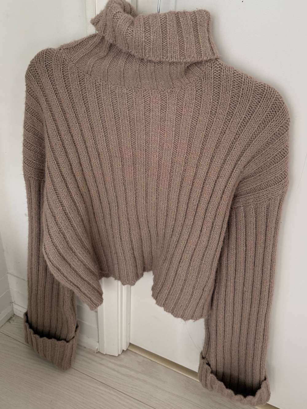 PrettyLittleThing Ribbed Cropped Turtleneck Sweater in Taupe